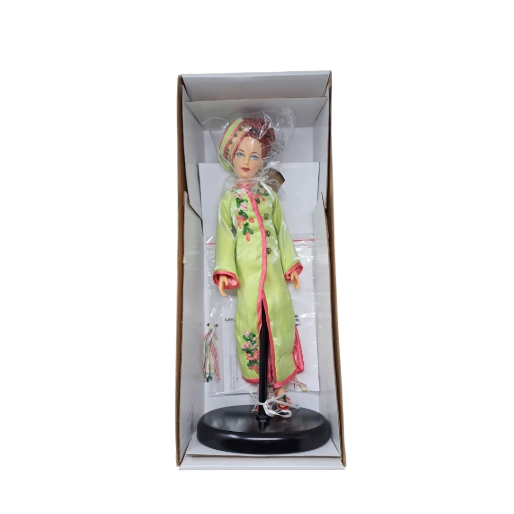 Effanbee Brenda Starr Reporter Dale Messick Mandarin Mystery Vinyl Doll 1999